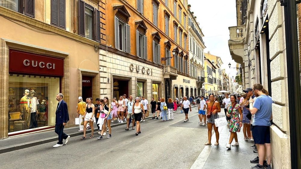 Via Condotti, Luxus-Einkaufsstraße nahe der Spanischen Treppe in Rom