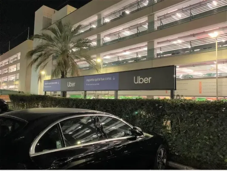 Punto de recogida de Uber en el aeropuerto de Roma